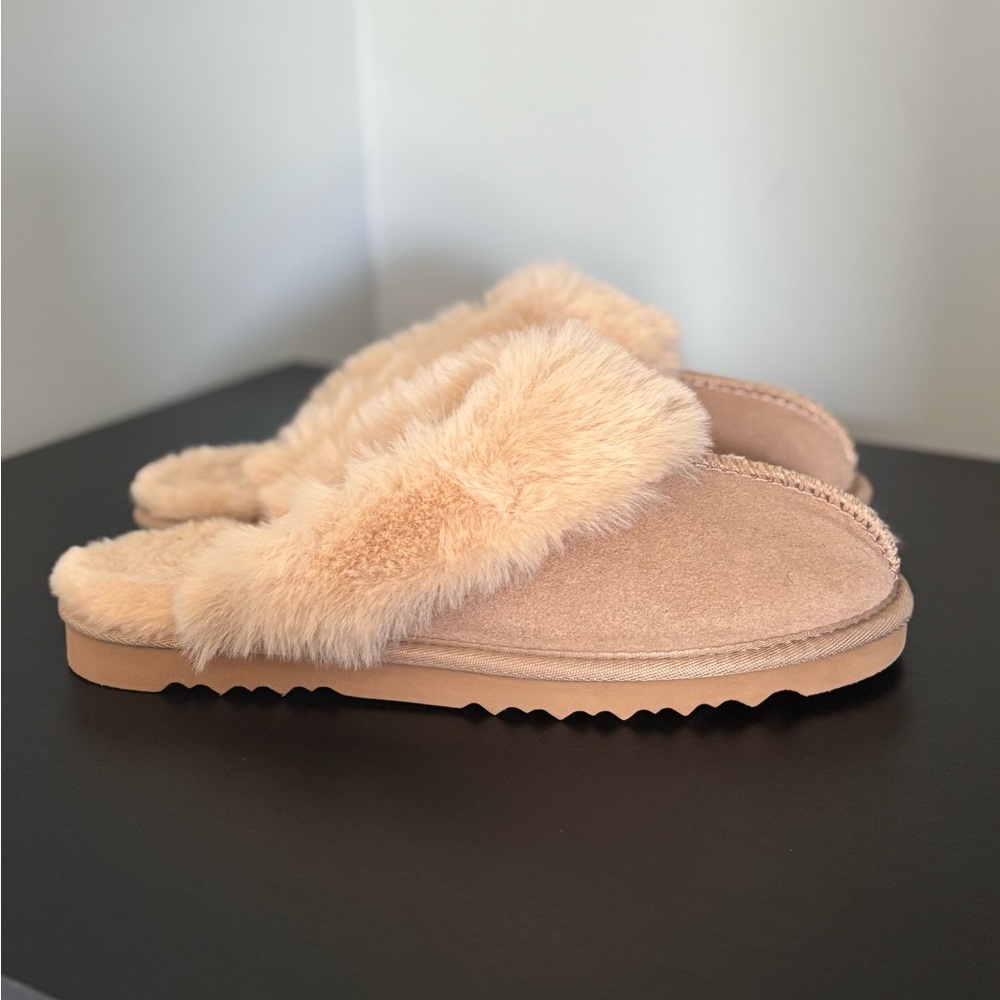 Cozy Tan Shearling Women's Slippers - Picture 5 of 8